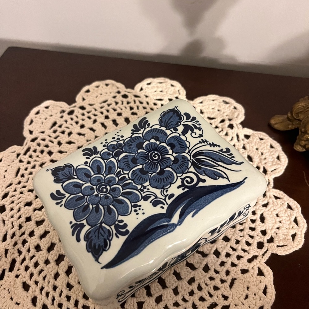 Delft Holland Blue Floral Trinket Jewelry Box - Picture 5 of 8